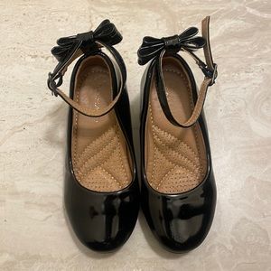 Tahari Toddler Girl Patent shoes